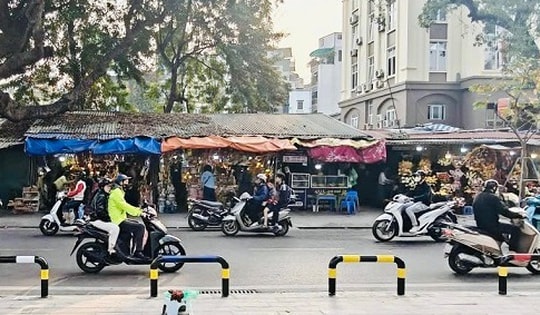 ‘Giải cứu’ vỉa hè, trả lại không gian an toàn trước cổng trường học