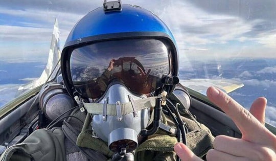 Phi công Ukraine gặp nguy vì phải lái 'máy bay bà già' ra trận