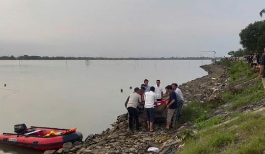 Rời nhà từ sáng sớm, cụ bà được phát hiện tử vong dưới sông