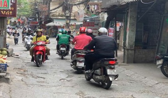 'Ổ voi, ổ gà' bẫy người đi đường trên nhiều tuyến phố Hà Nội