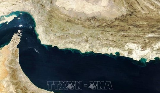Iran: Các tàu 'không đối địch' được lưu thông qua eo biển Hormuz