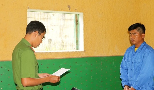 Mẹ bị doạ đâm, con trai quật ngã đánh bố bố đẻ tử vong