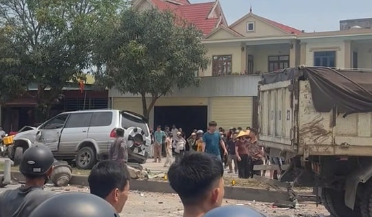 Ba ô tô tông liên hoàn trên quốc lộ 1, tài xế tử vong trong cabin