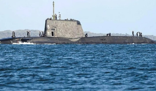 Tàu ngầm hạt nhân Anh áp sát tầm tấn công sâu vào lãnh thổ Iran