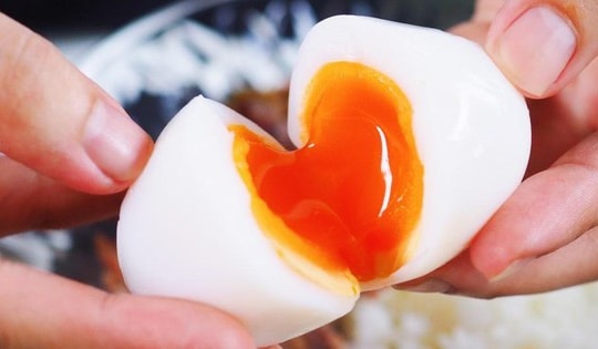 Công thức luộc trứng lòng đào thơm ngon, tốt cho sức khỏe nhất