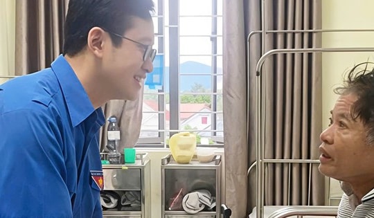 Nam bác sĩ trẻ vừa cầm dao mổ, vừa 'giữ lửa' phong trào ở tuyến cơ sở