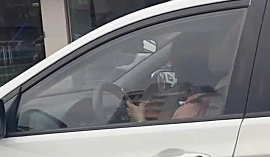 Bị đăng clip dùng điện thoại khi lái xe lên mạng, nữ tài xế nhận biên bản phạt sau 2 ngày