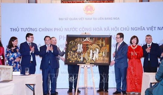 Thủ tướng Phạm Minh Chính gặp gỡ cộng đồng người Việt Nam tại LB Nga