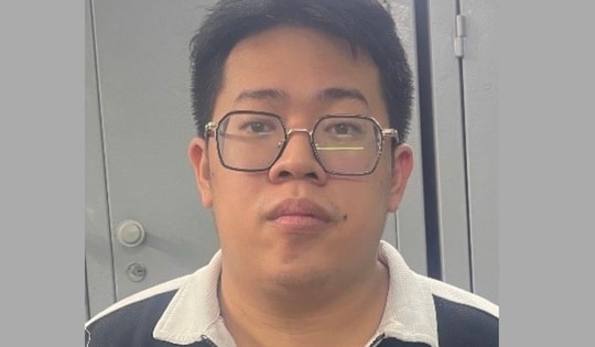 Thanh niên bị bắt vì rút tiền từ thẻ tín dụng của khách