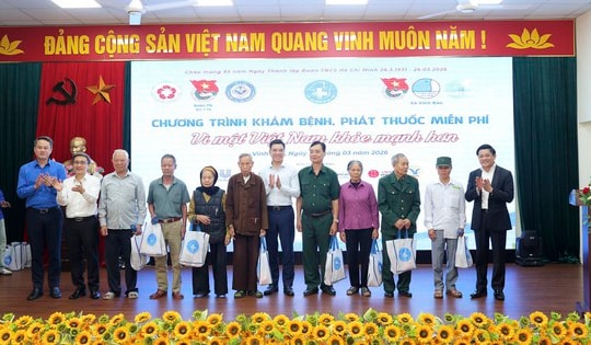Khám bệnh, tặng quà miễn phí 'Vì một Việt Nam khoẻ mạnh hơn' cho 500 người dân Vĩnh Bảo - Hải Phòng
