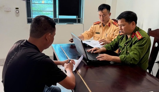 Vụ xe bán tải chắn đường gây xôn xao mạng xã hội: Tài xế bị lập biên bản vi phạm