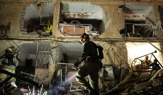 Tên lửa Iran xuyên thủng lưới phòng thủ đánh trúng khu hạt nhân Israel