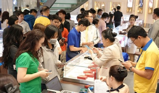 Vàng đảo chiều tăng gần 2 triệu đồng/lượng sau 2 giờ mở cửa