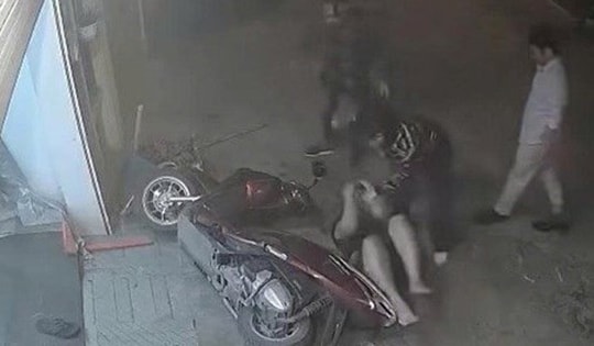 Xông vào nhà kéo nạn nhân ra đường hành hung, bắt khẩn cấp 1 đối tượng