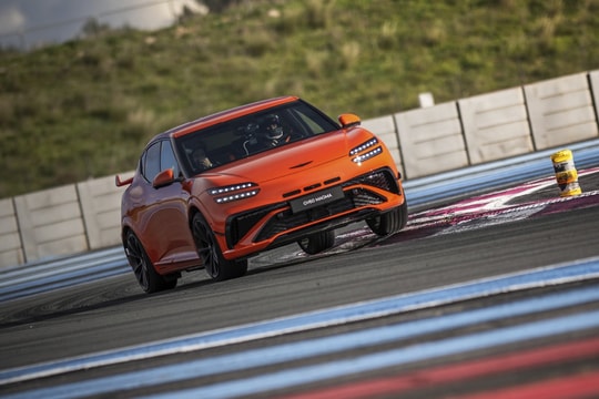 Genesis GV60 Magma - 'Ông vua' tốc độ của kỷ nguyên xe điện