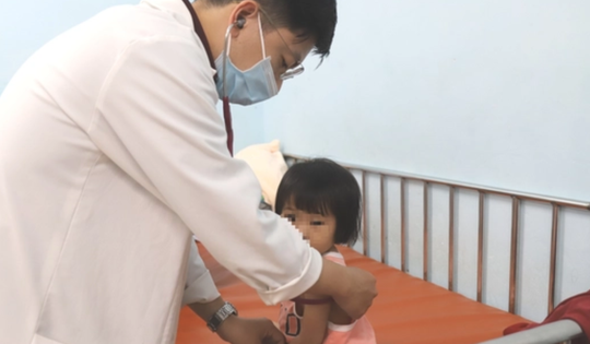 Tay chân miệng vượt ngưỡng cảnh báo, TPHCM tăng cường phòng dịch