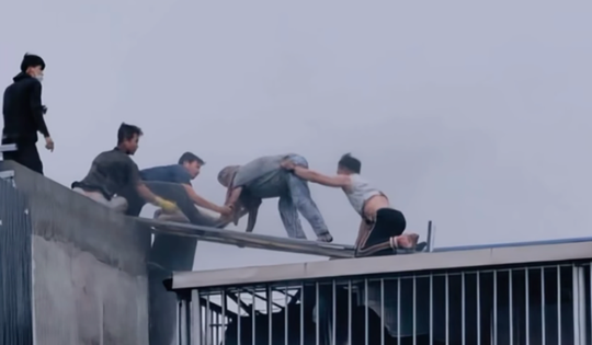 Người đàn ông kể lại thời khắc sinh tử cứu 7 người trong đám cháy