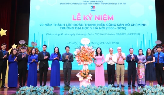 Thế hệ thầy thuốc trẻ cần biết làm chủ công nghệ và thấu hiểu con người