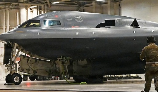 Giải mã chi tiết bí ẩn trên cánh máy bay ném bom tàng hình B-2 Spirit Mỹ
