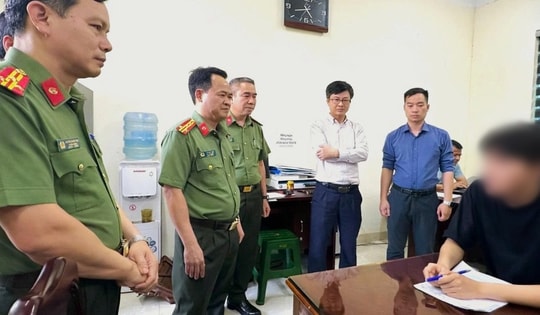 Đường dây phát tán mã độc xuyên quốc gia do nam sinh lớp 12 cầm đầu hình thành như thế nào?