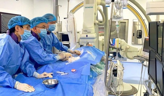 Kết hợp 2 kỹ thuật xử trí ca tim bẩm sinh phức tạp ở trưởng thành