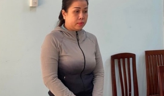 Cầm bình xịt hơi cay và dao bấm 'giải cứu' chồng, người vợ đâm thương tích đối phương