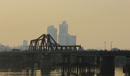 Cấm phương tiện qua cầu Long Biên 60 ngày, người dân di chuyển thế nào?