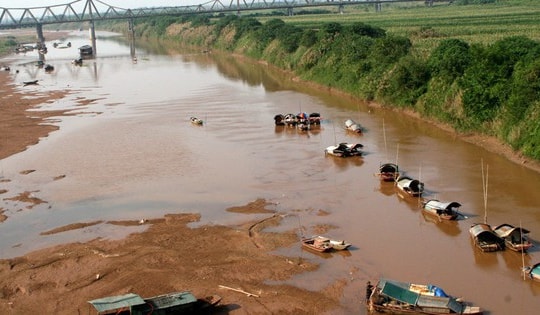 Vì sao mực nước sông Đà, sông Hồng thấp kỷ lục?