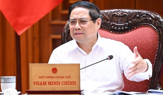 Thủ tướng: Không để thiếu xăng dầu trong mọi tình huống, khẩn trương xây dựng kho dự trữ chiến lược