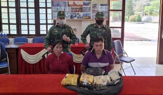 Đôi nam nữ bị bắt khi chở gần 3kg ma túy đá ở Lào Cai