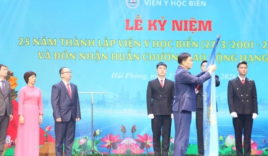 Viện Y học biển kỷ niệm 25 năm thành lập, đón nhận Huân chương Lao động hạng Nhất
