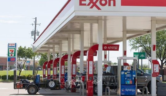 Giá dầu Brent tăng vượt ngưỡng 112 USD/thùng