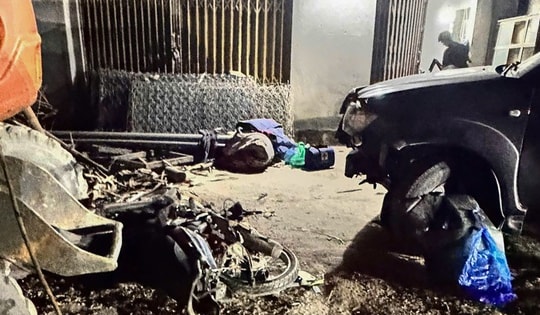 Ô tô đâm xe máy đi cùng chiều làm 1 người tử vong, 1 người bị thương