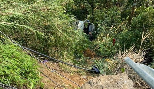 Vụ xe ô tô 29 chỗ lao xuống vực ở Phú Thọ: Khẩn trương cứu chữa cho các nạn nhân