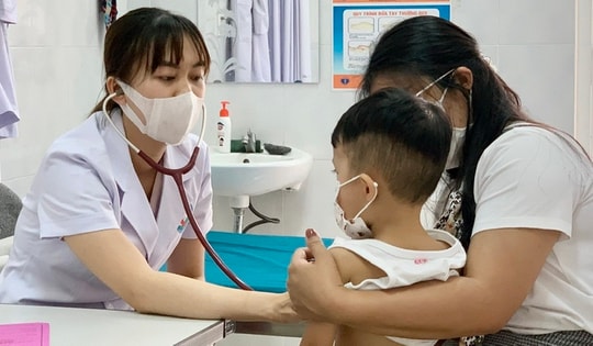 Bệnh nhân tay chân miệng tăng mạnh, 4 ca tử vong: Bộ Y tế yêu cầu tăng cường thu dung, điều trị