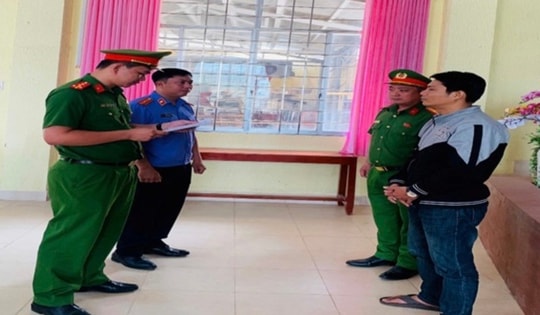 Giám đốc doanh nghiệp bị bắt vì sản xuất đường cát giả