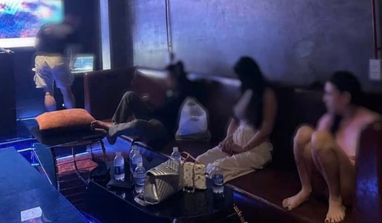 Đột kích quán karaoke THE A&K, bắt quả tang 5 người sử dụng ma túy