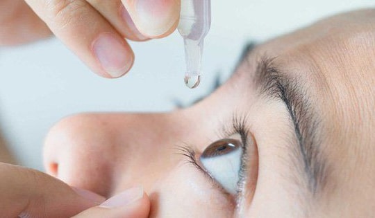 Có nên dùng nước nhỏ mắt chứa vitamin thường xuyên?