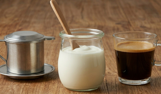 Có nên kết hợp sữa chua với cà phê không?