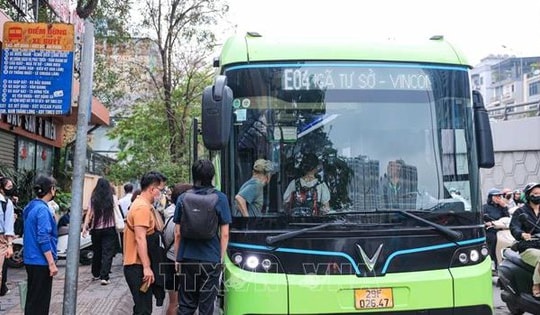 Hà Nội đề xuất lộ trình chuyển đổi xe buýt sử dụng năng lượng xanh