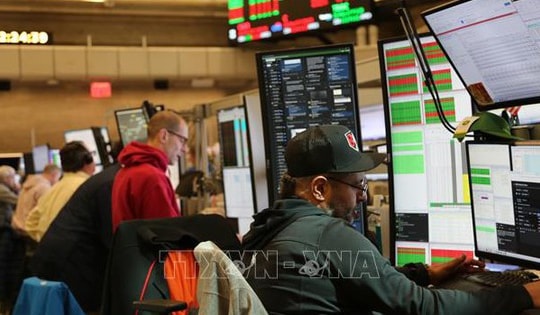 Giá dầu, chứng khoán toàn cầu biến động trái chiều theo tín hiệu đàm phán tại Trung Đông
