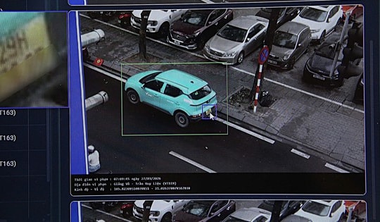 Tài xế lưu ý: Camera AI Hà Nội bắt lỗi dừng đỗ, rời đi vẫn nhận thông báo phạt.