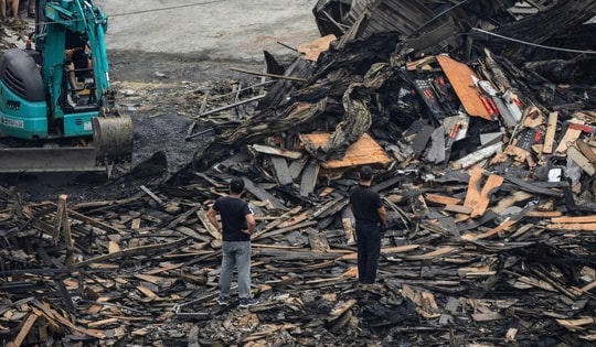 Khung cảnh hoang tàn sau vụ cháy nhà xưởng ở Thanh Liệt, Hà Nội