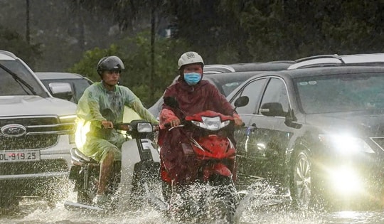 Miền Bắc chuyển mưa dông, nhiệt giảm do không khí lạnh nhẹ
