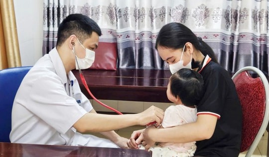 Bác sĩ cảnh báo dấu hiệu tay chân miệng dễ bị bỏ qua ở trẻ