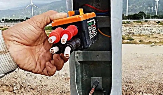 Cáp điện, cáp dữ liệu cao tốc bị phá hoại: Bộ Xây dựng chỉ đạo các địa phương thế nào?