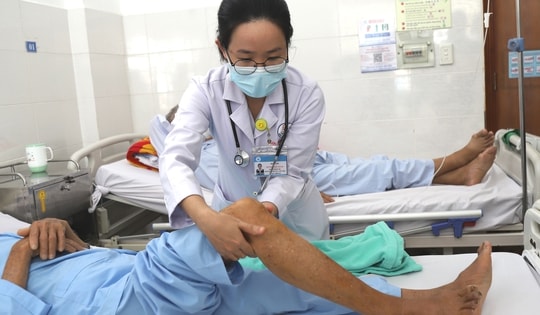 Người cao tuổi thoát nguy cơ hoại tử chi khi tắc động mạch nhờ kỹ thuật laser