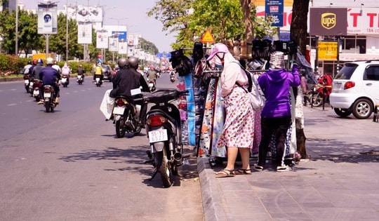 Nam Bộ nắng nóng kéo dài, lan rộng ra Trung Bộ