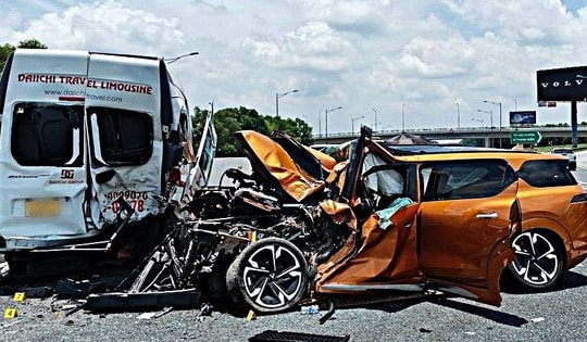 4 bước xử lý khi xe gặp nạn trên cao tốc