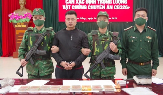 Bắt giữ đối tượng vận chuyển gần 3kg heroin tại Cao Bằng